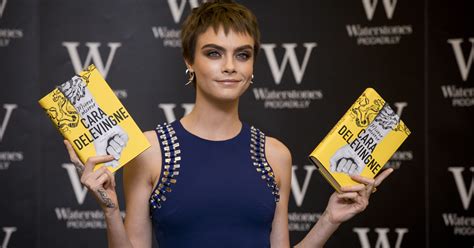 cara delevingne book.